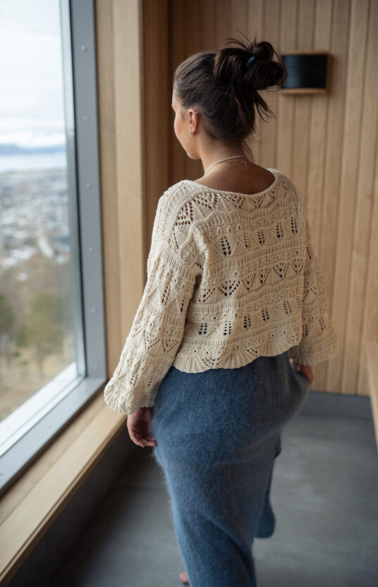 Sommerstrikk genser i bomull til dame