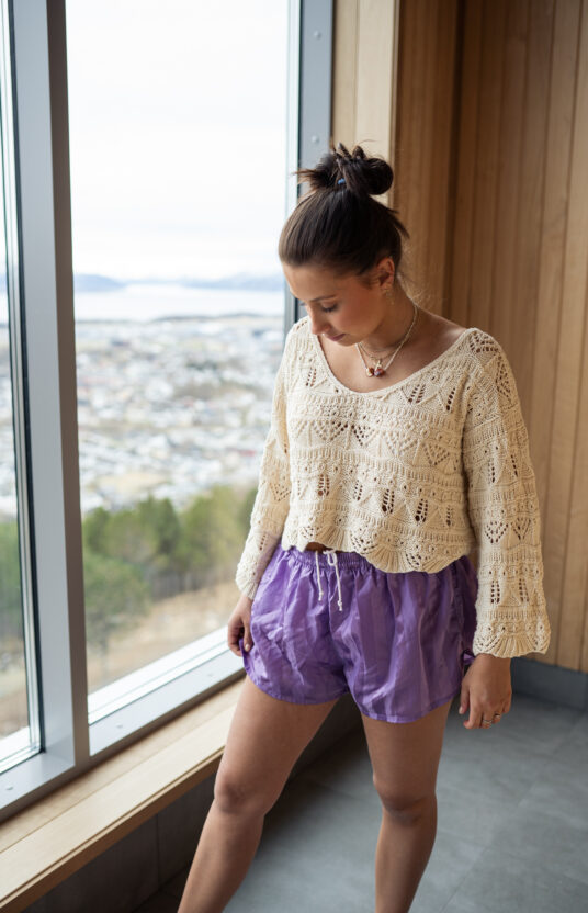 Sommerstrikk genser i bomull til dame