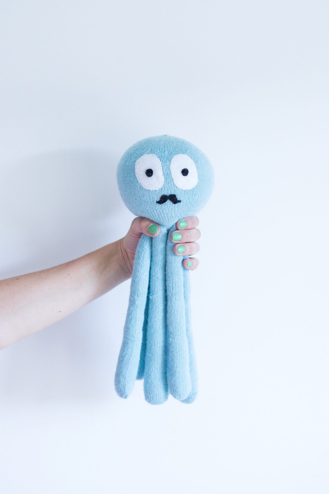 25307-Edgar-blekksprut-strikkeoppskrift-3 - HipKnitShop strikket leke barn