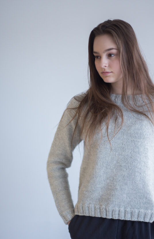 25437-Polly-genser-strikkeoppskrift-2 - HipKnitShop Maya-20