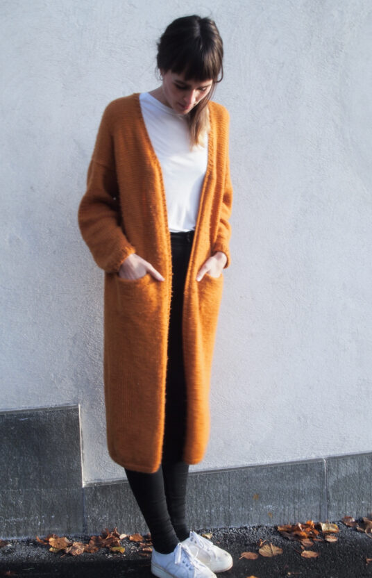 strikkeoppskrift jakke dame flettestrikk