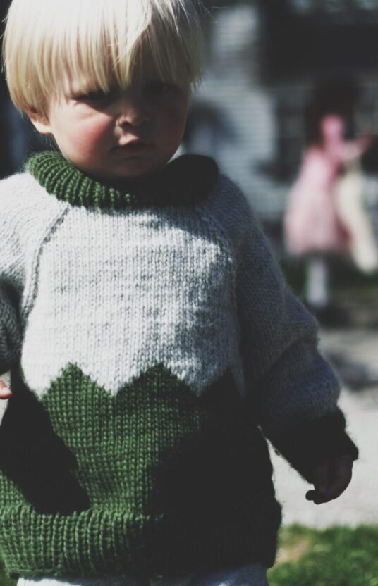 Knit pattern kids raglan sweater