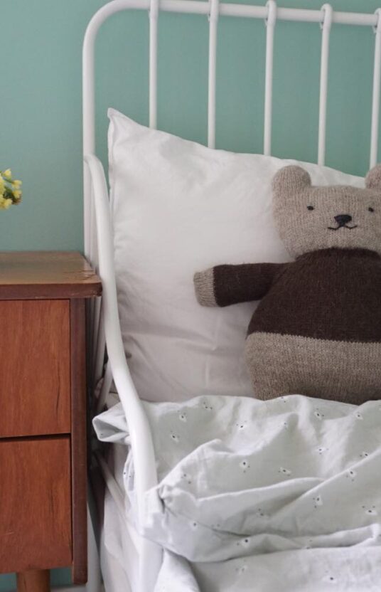 26269-Bob-The-Bear-strikkeoppskrift-2 - HipKnitShop kids toy knitting pattern