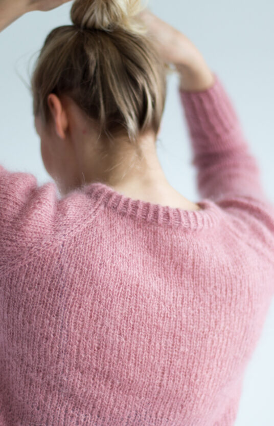 26507-Eben-genser-kit-3 - HipKnitShop genser raglanfelling dame strikkeoppskrift