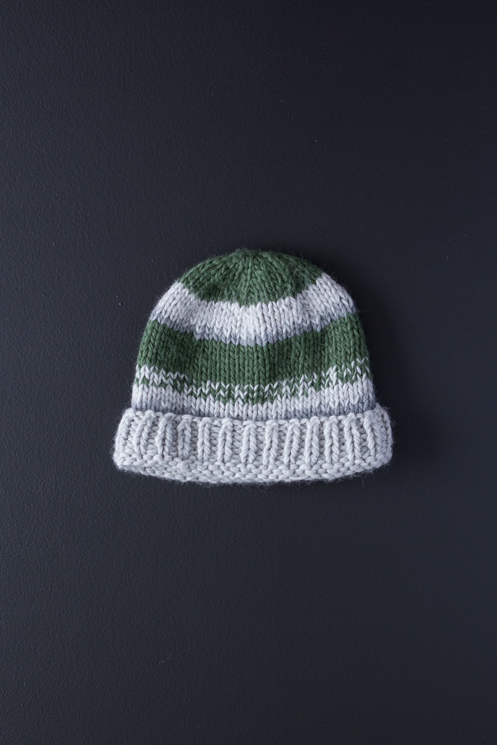 26535-Moss-Beanie-kit - HipKnitShop strikkelue dame enkel