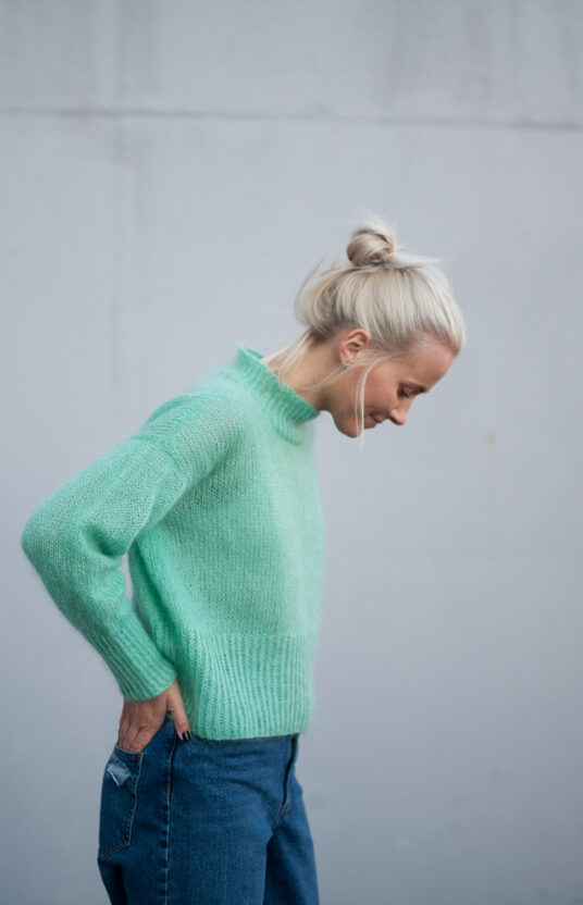 damegenser strikkeoppskrift høy hals