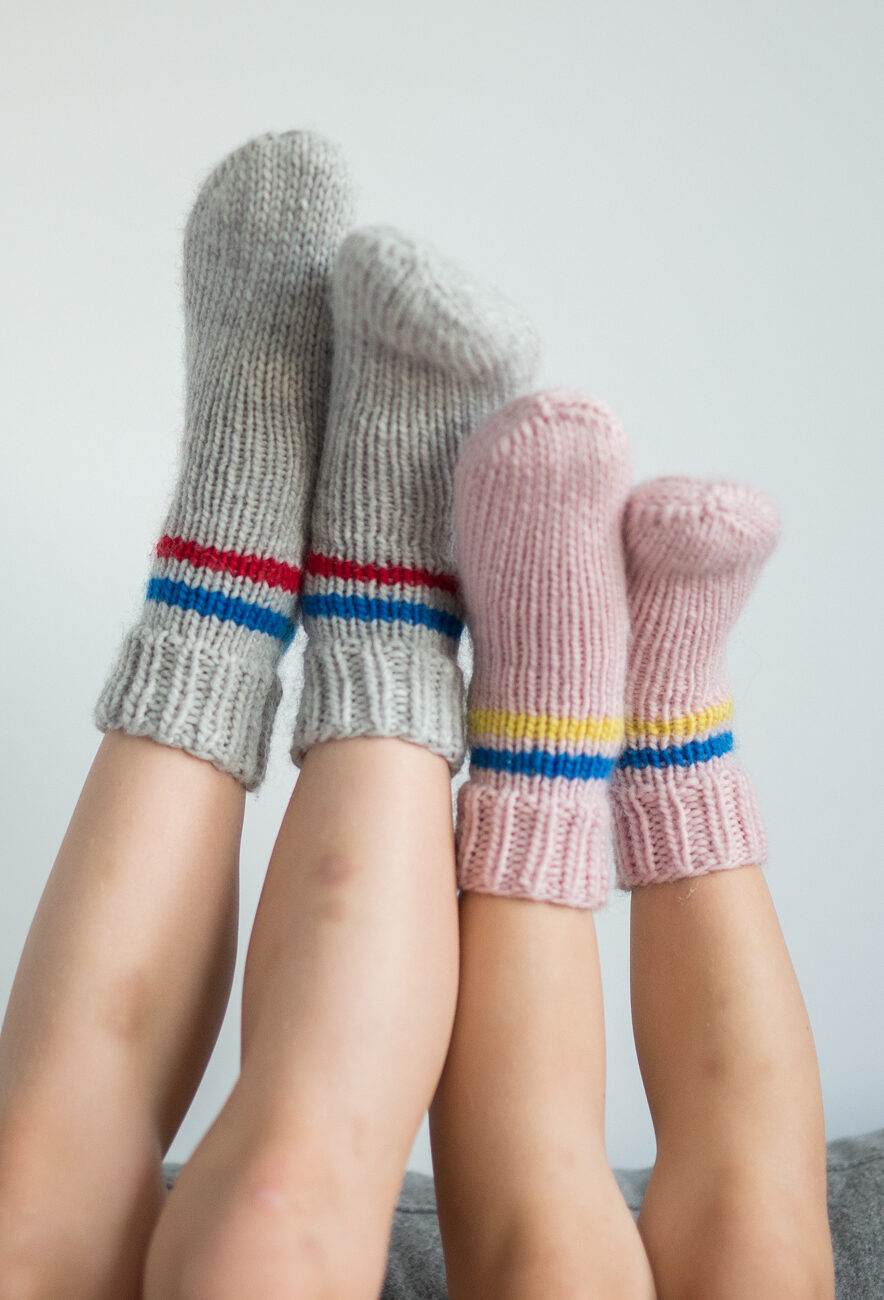Knitted socks pattern Bossy - HipKnitShop ullsokker barn strikkeoppskrift