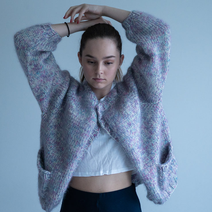 27155-Sugar-Pop-jakke-kit - HipKnitShop strikkejakke med lommer oppskrift