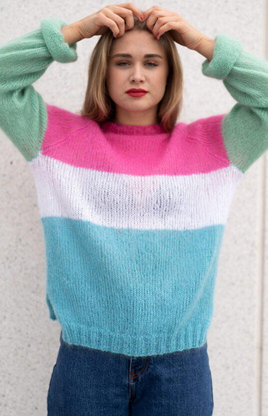 fargerik genser striper