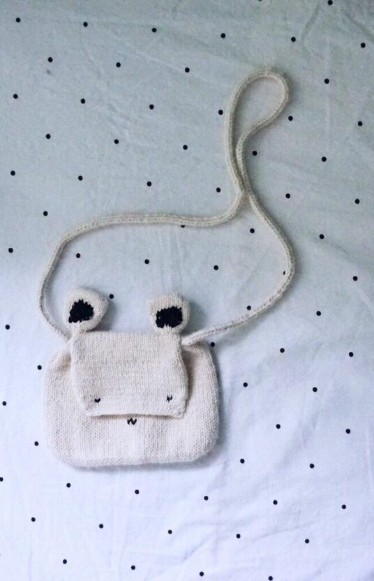 27878-Little-knitted-bag-strikkeoppskrift - HipKnitShop purse knitting pattern
