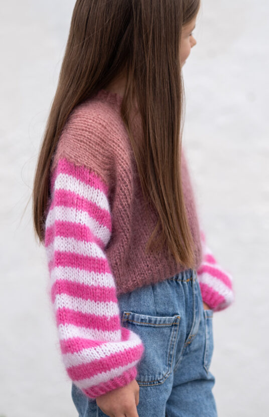 27955-Paradise-genser-barn-strikkeoppskrift-1 - HipKnitShop striped sweater kids knitting pattern