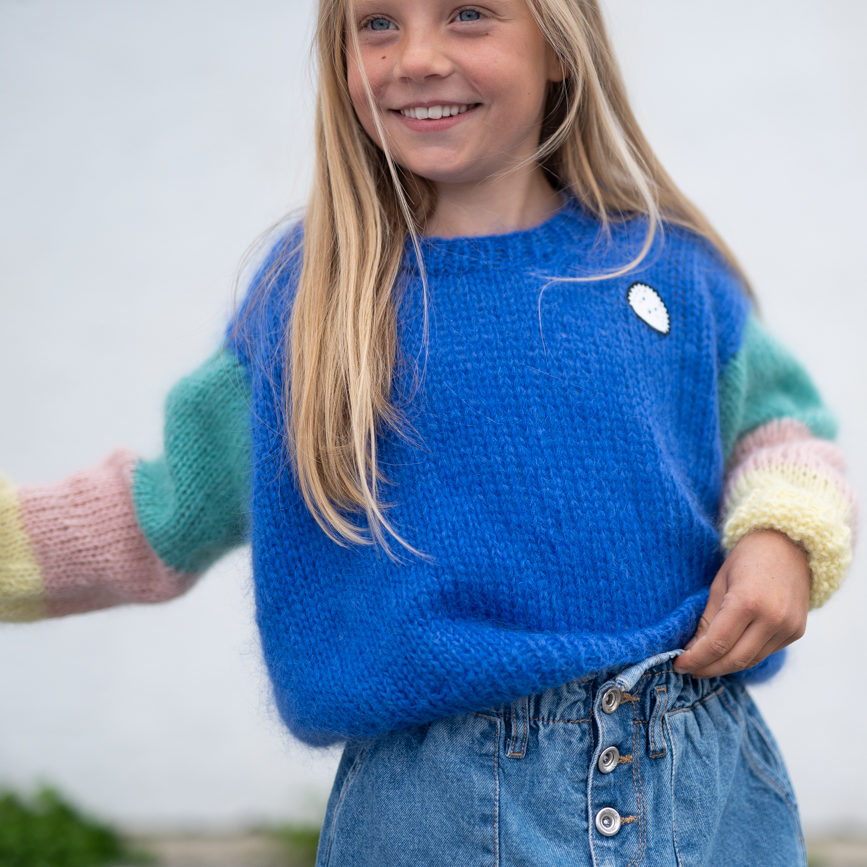 - HipKnitShop strikkeoppskrift genser jente med farger