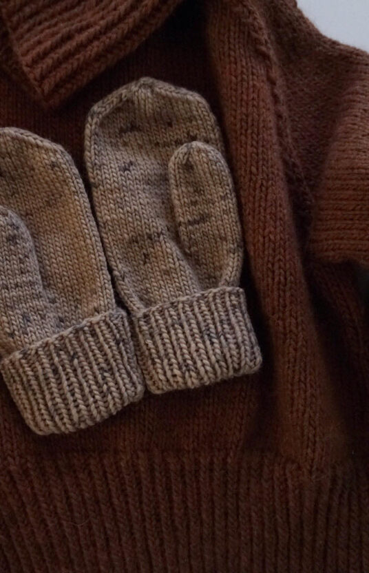 enkle votter herre strikkeoppskrift