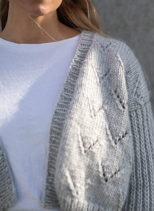 jakke med hullmønster