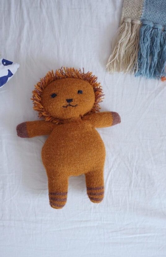 strikkeoppskrift løve kosedyr