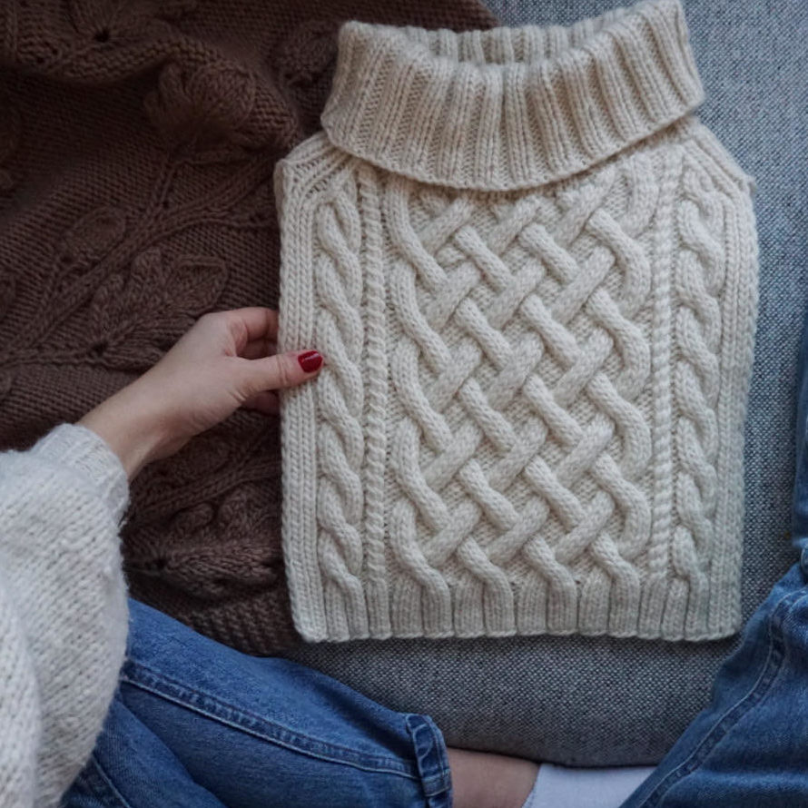 28403-Snodans-hals-kit-5 - HipKnitShop hals flettestrikk oppskrift