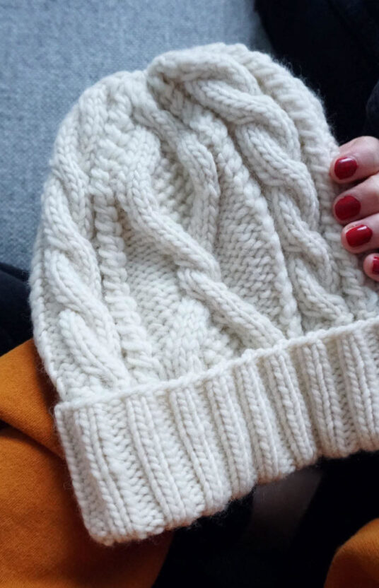 28424-Snodans-lue-kit-4 - HipKnitShop lue flettestrikk oppskrift