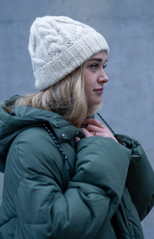 28424-Snodans-lue-kit-6 - HipKnitShop cableknit hat pattern