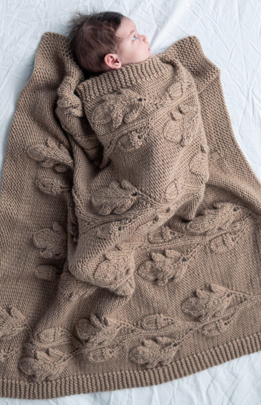 strikketeppe oppskrift eikeblad struktur