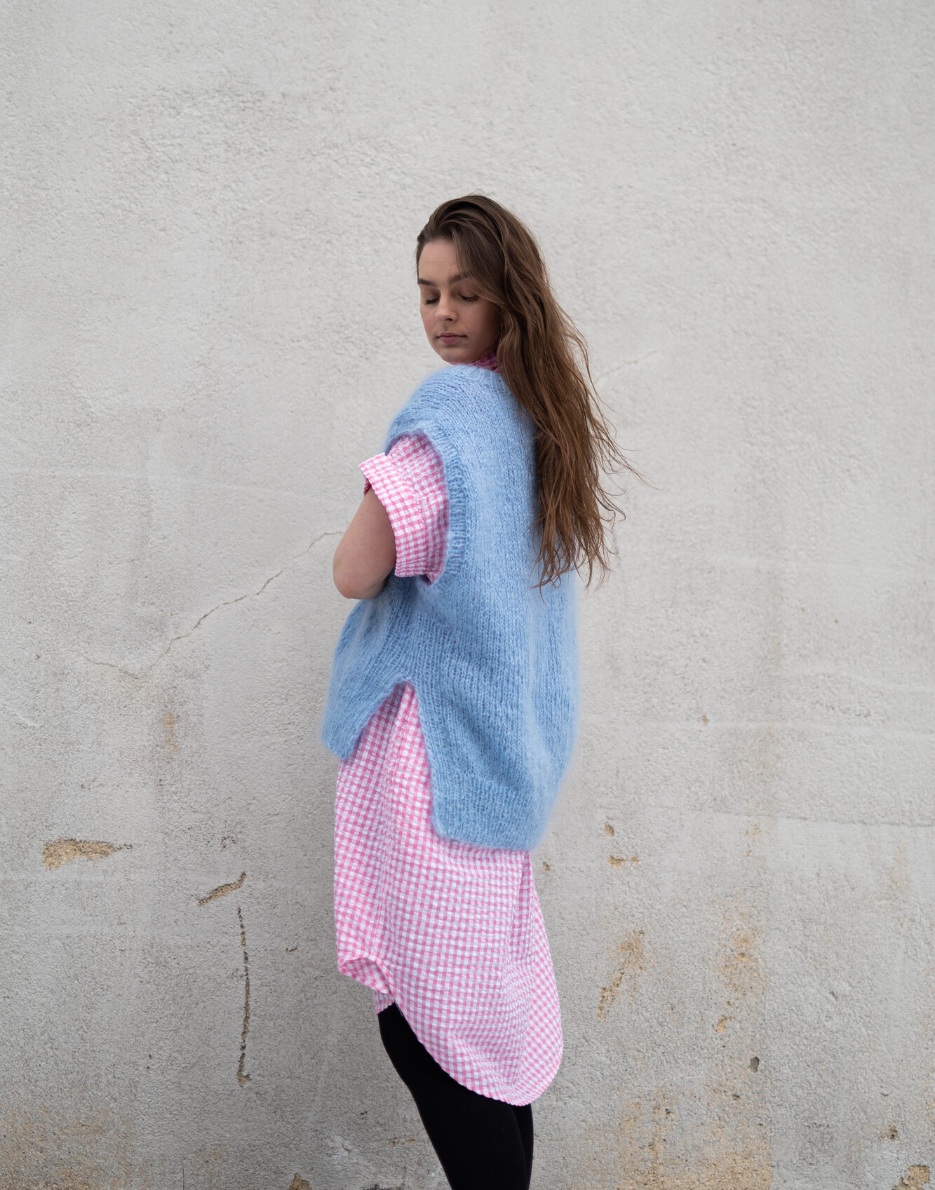 28796-Fluff-Vest-kit-22 - HipKnitShop slipover pattern fluff v neck oversized