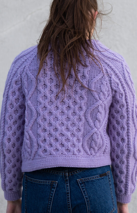 strikkeoppskrift jakke med fletter