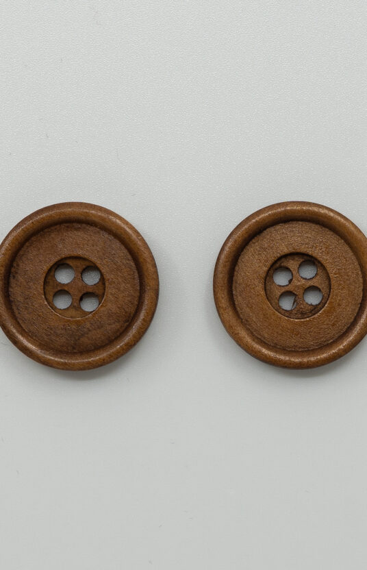 28991-Mork-treknapp-4-hull - HipKnitShop treknapp mørk brun