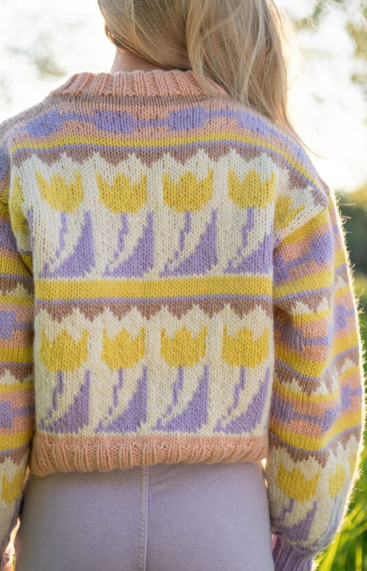 29192-Tulipan-genser-kit-10 - HipKnitShop Flower Power Strikk-47