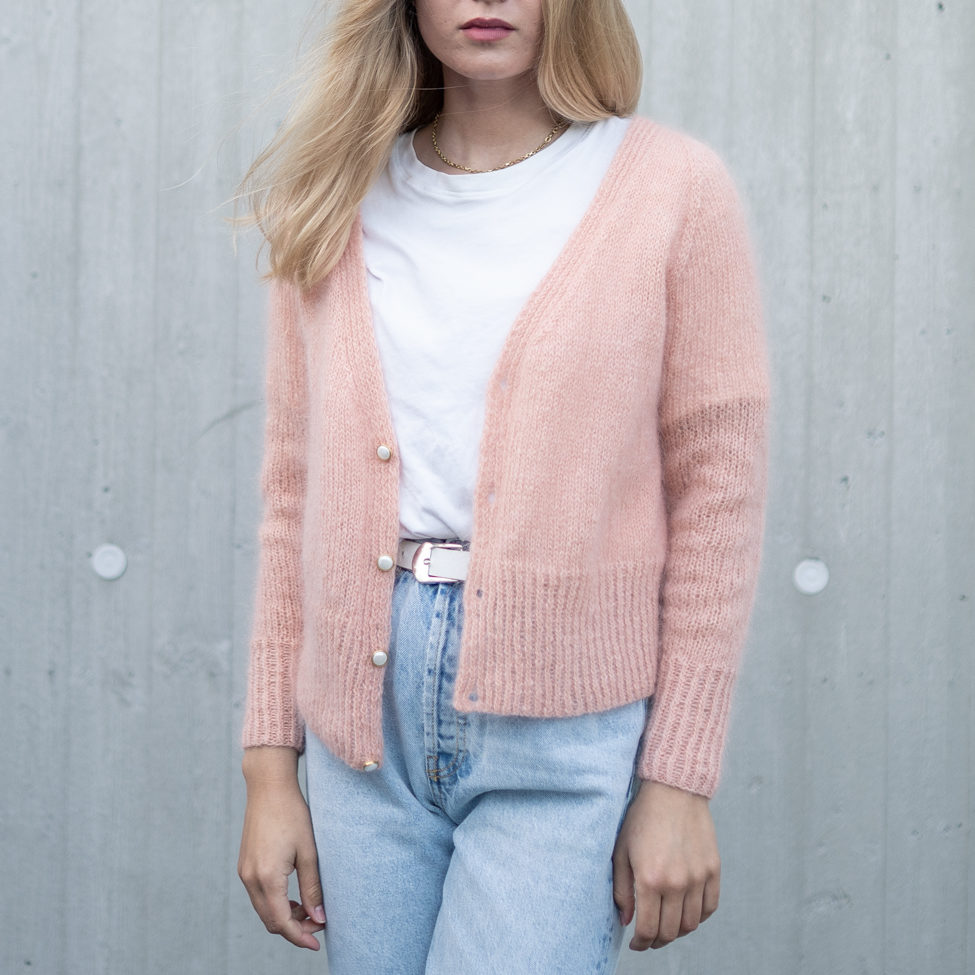 29244-Eben-Cardigan-strikkeoppskrift-1 - HipKnitShop tynn strikket cardigan jakke i mohair