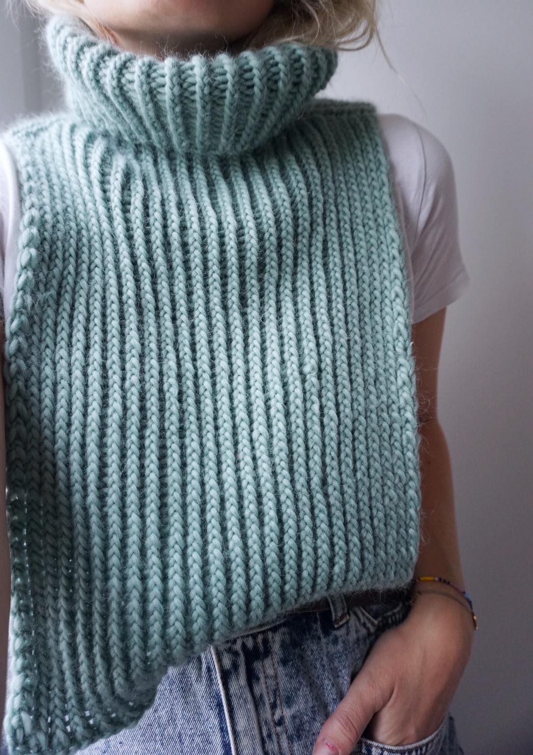 29298-NonStop-hals-strikkeoppskrift - HipKnitShop knitting pattern neck warmer