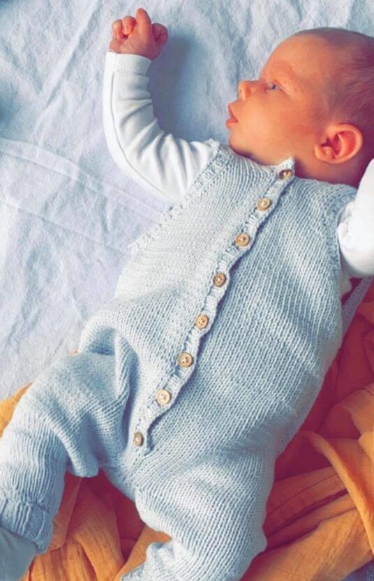 baby knitting patterns and yarn
