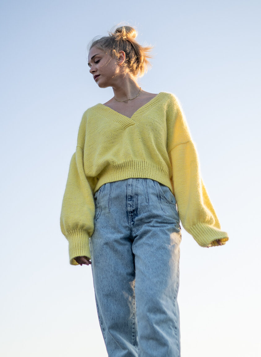 29781-Lucia-genser-kit-18 - HipKnitShop v hals genser strikkeoppskrift dame