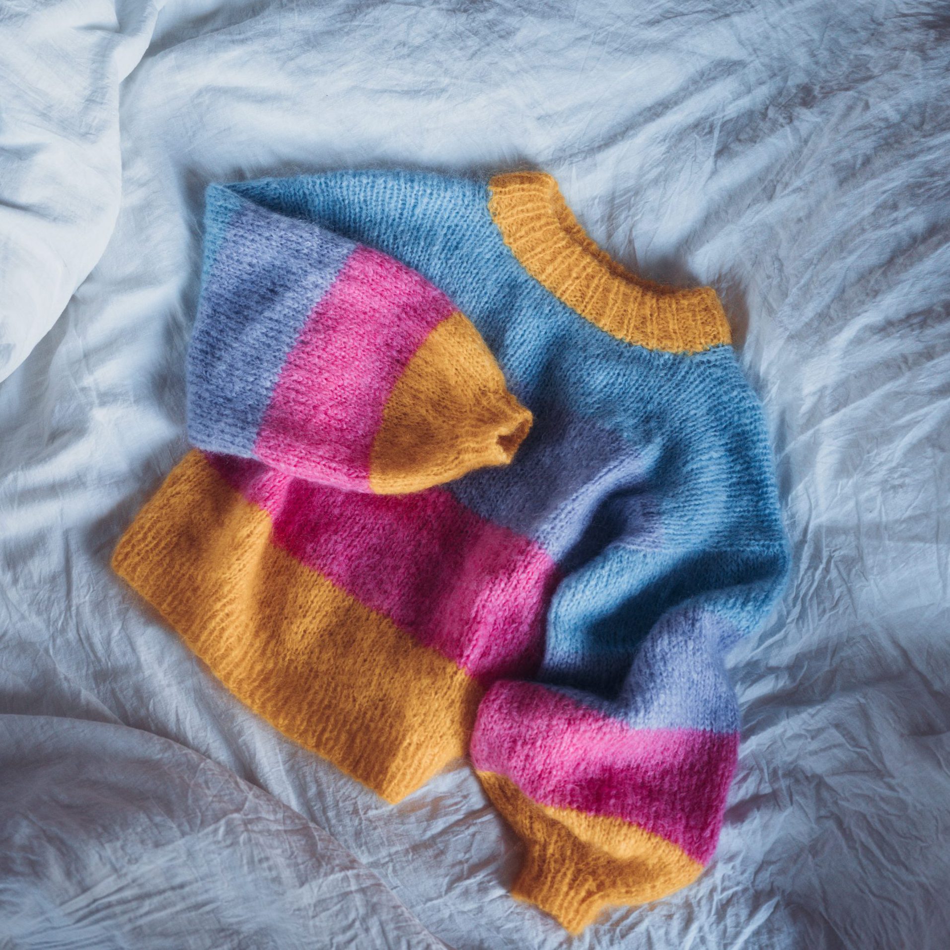 ChaCha sweater knitting pattern - HipKnitShop kul strikkegenser dame oppskrift fargerik fluffy