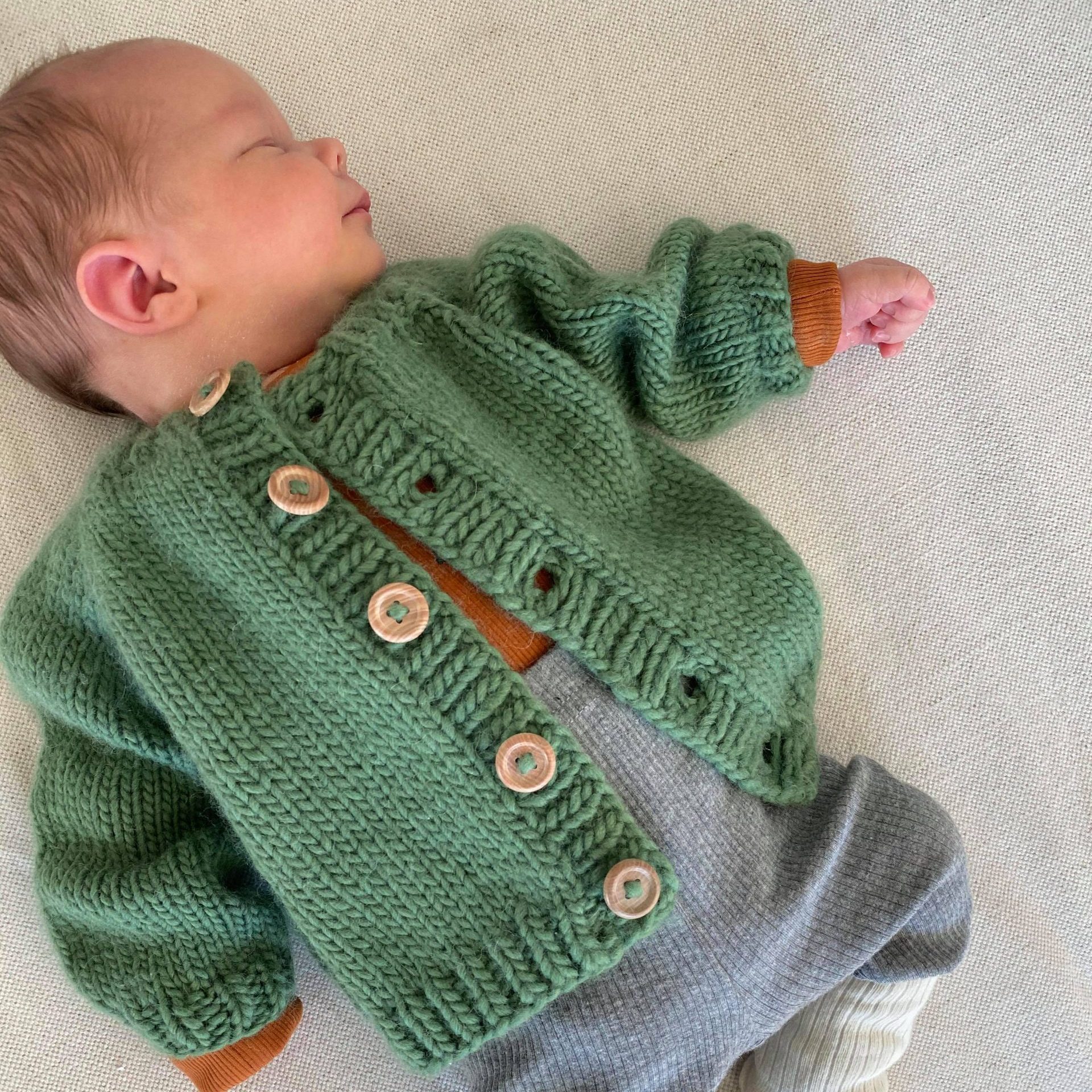 78951-Basic-babyjakke-kit - HipKnitShop strikkejakke baby