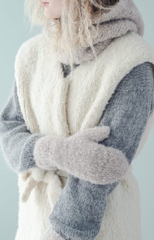 82324-Eventyr-vest-kit-1 - HipKnitShop strikkeoppskrifter vinter dame hoodie
