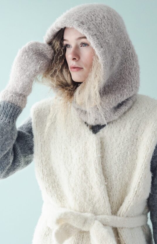 82324-Eventyr-vest-kit-9 - HipKnitShop strikkeoppskrifter vinter dame hoodie