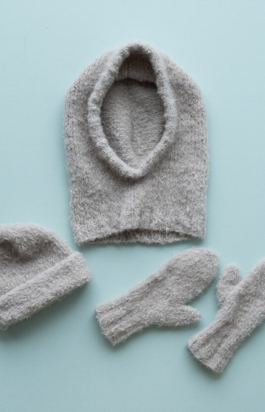 82956-Wildling-hette-lue-og-votter-strikkeoppskrift - HipKnitShop strikkeoppskrift kul lue