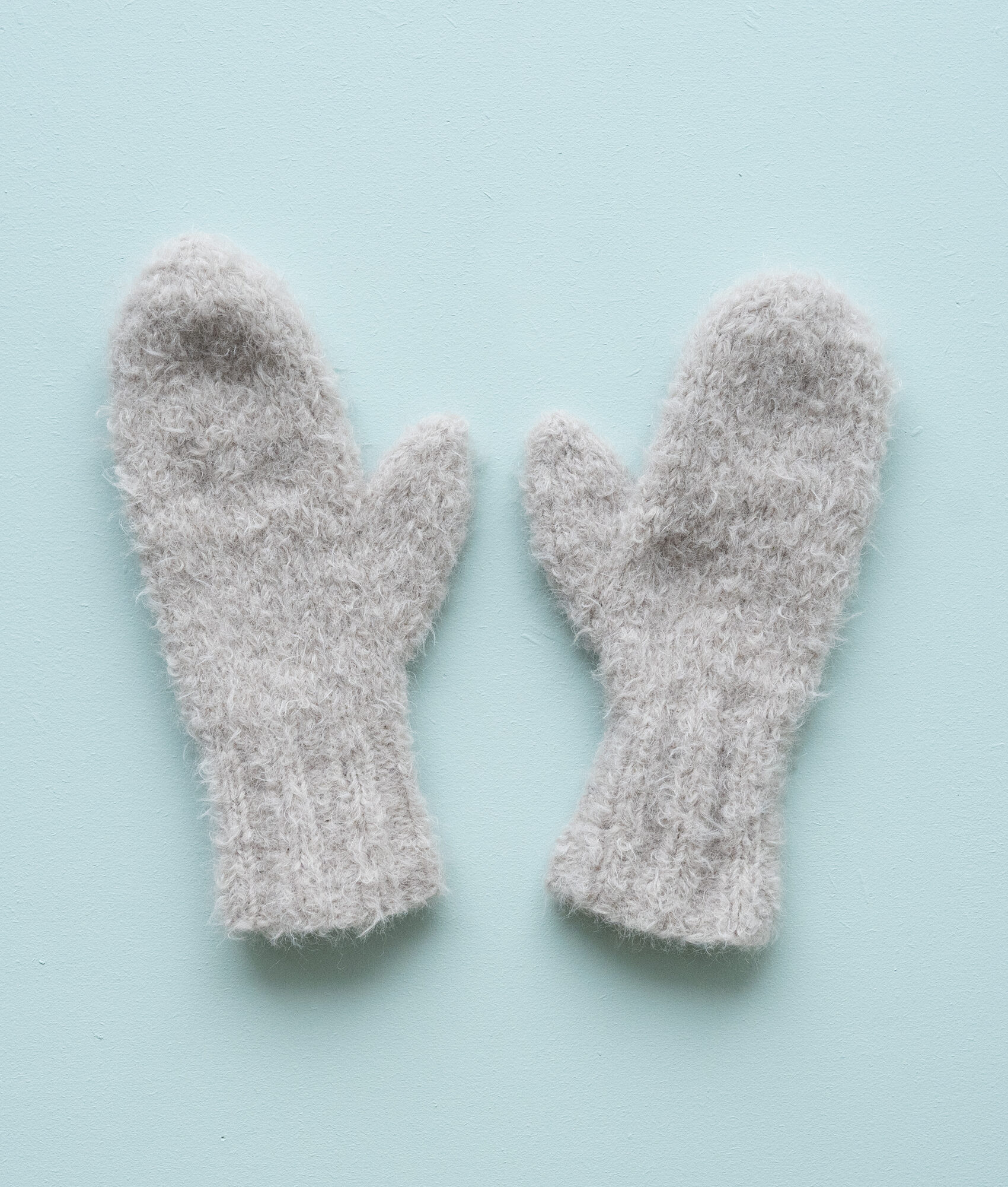 82956-Wildling-hette-lue-og-votter-strikkeoppskrift-6 - HipKnitShop strikkeoppskrift enkle votter