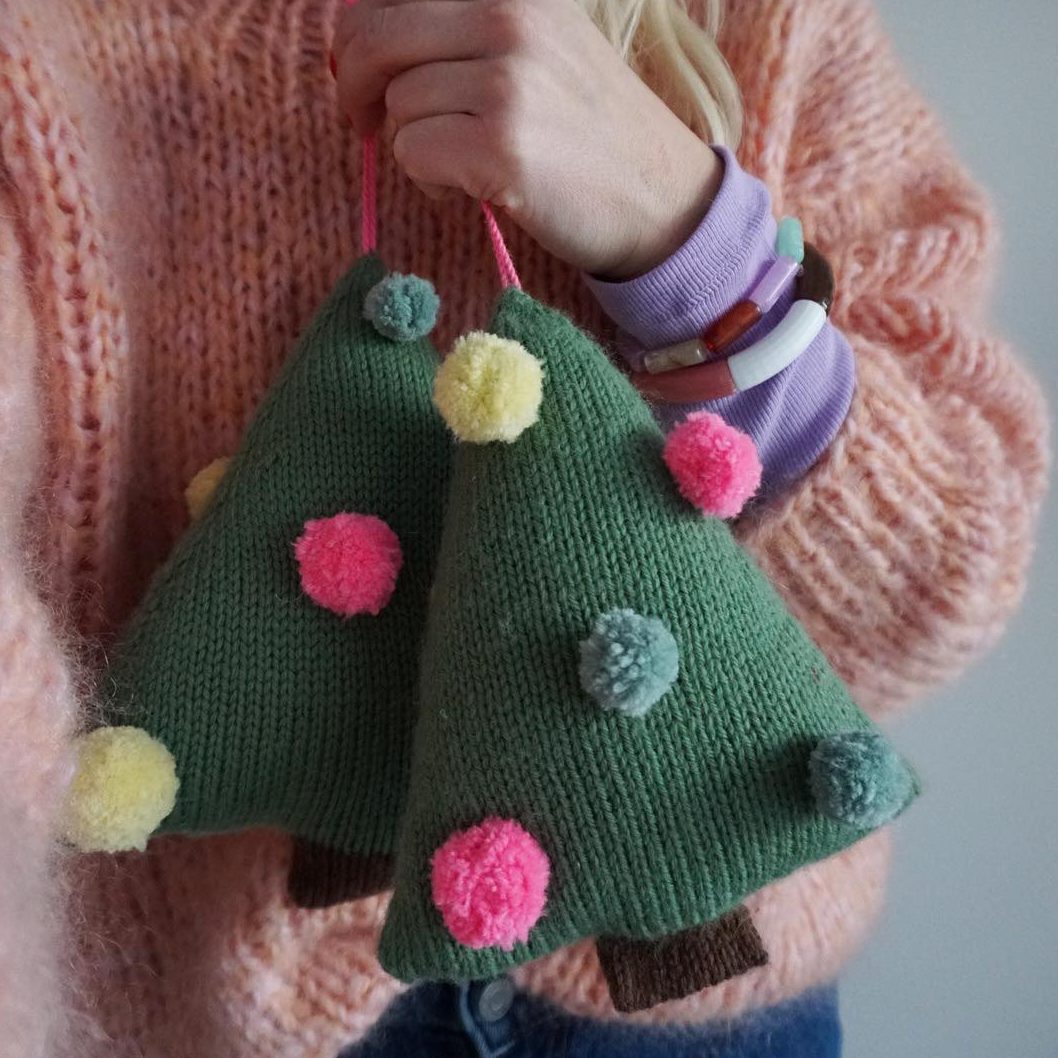 94255-PomPom-Christmas-Tree-Kit - HipKnitShop Christmas tree knitting pattern