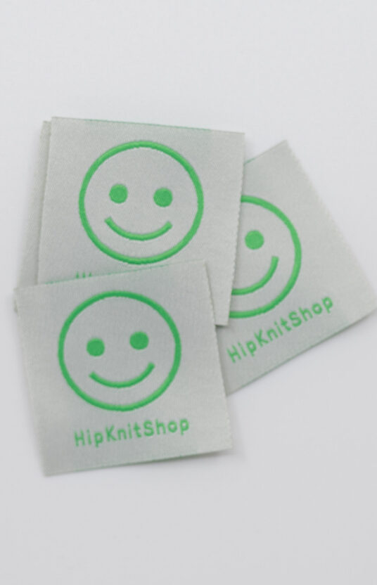 97243-Smiley-label-gronn-1 - HipKnitShop vevde merkelapper strikk