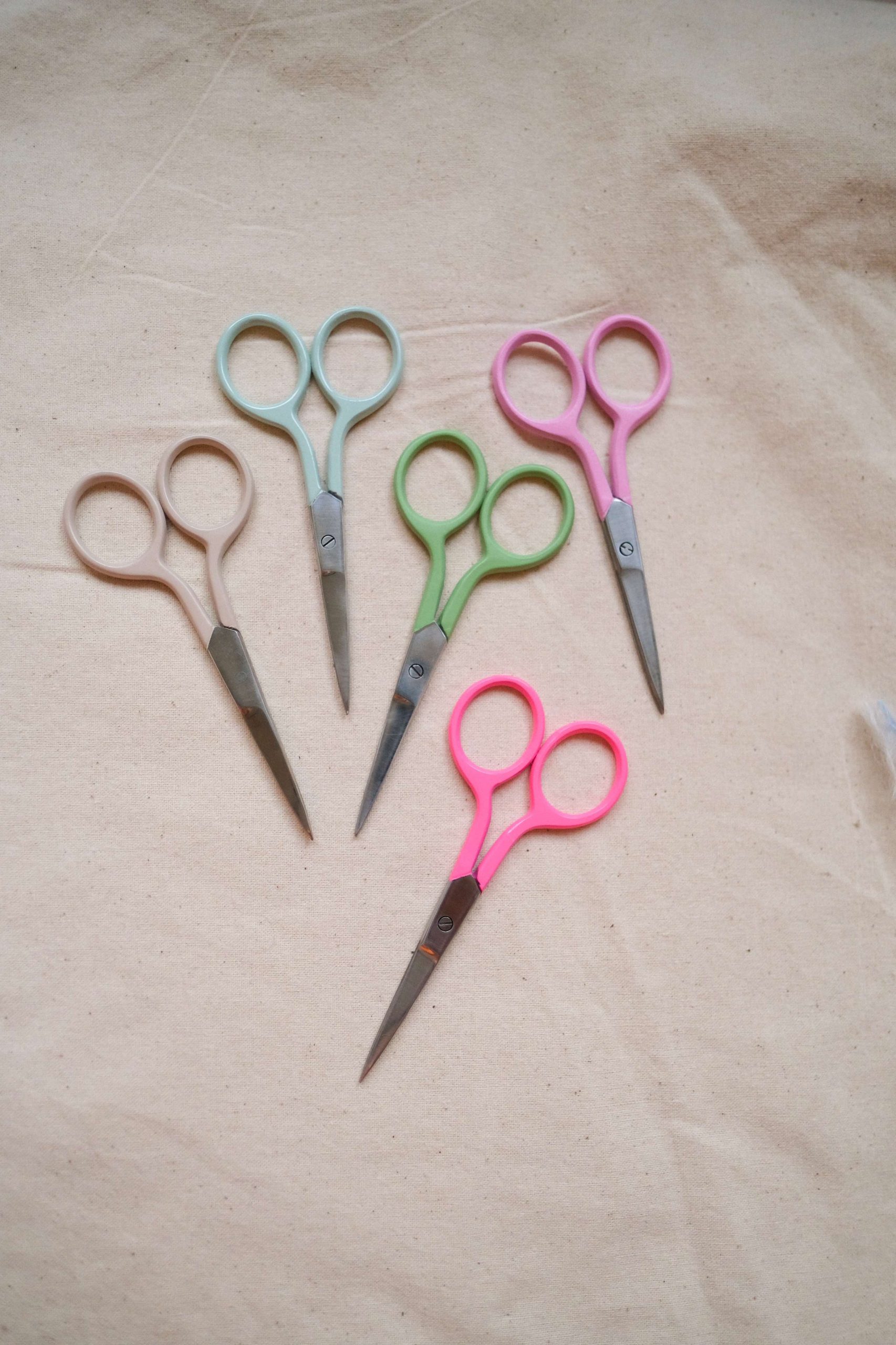 Knitting scissors in. Small scissors for knitting / craft / art / embroidery. Small scissors airplane webshop