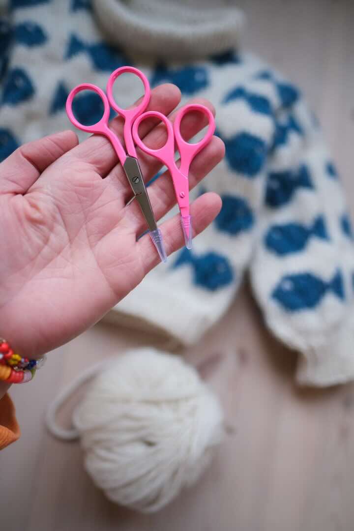 Knitting scissors in. Small scissors for knitting / craft / art / embroidery. Small scissors airplane webshop