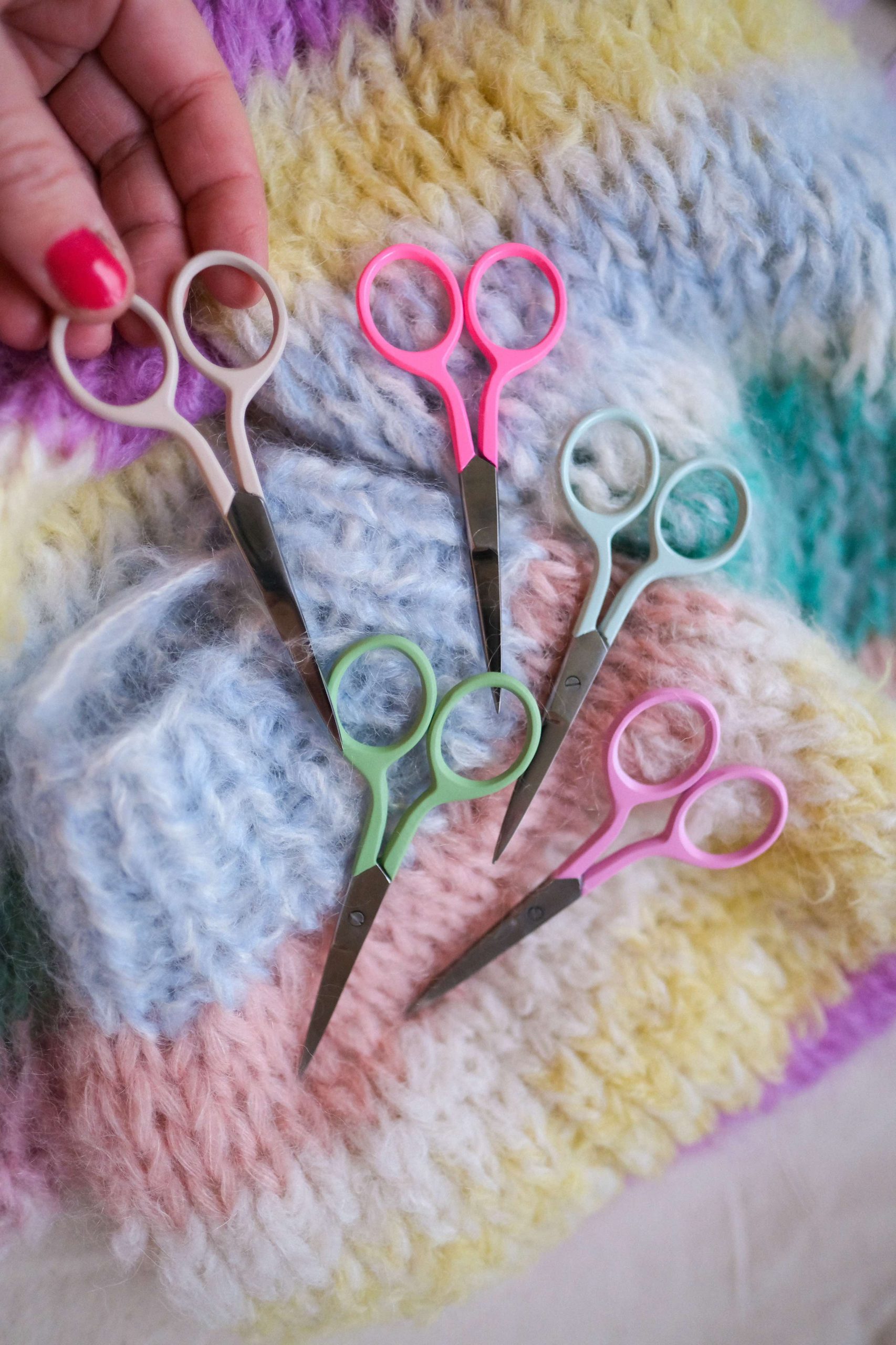 colourful knitting scissors in. Small scissors for knitting / craft / art / embroidery. Small scissors airplane webshop