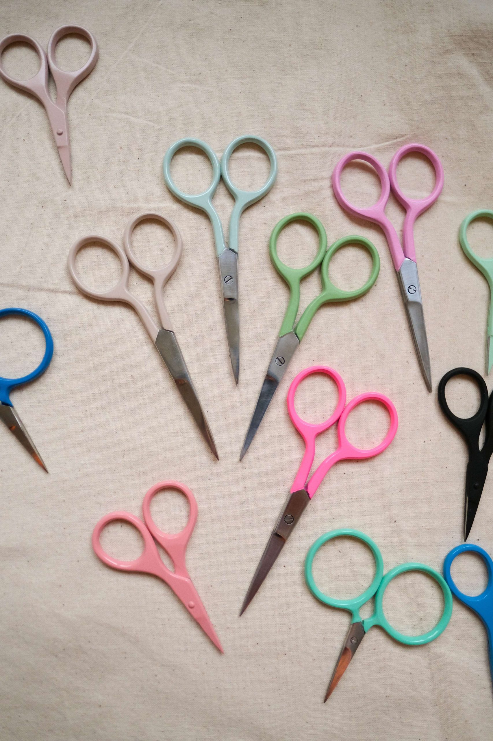 Knitting scissors in. Small scissors for knitting / craft / art / embroidery. Small scissors airplane webshop