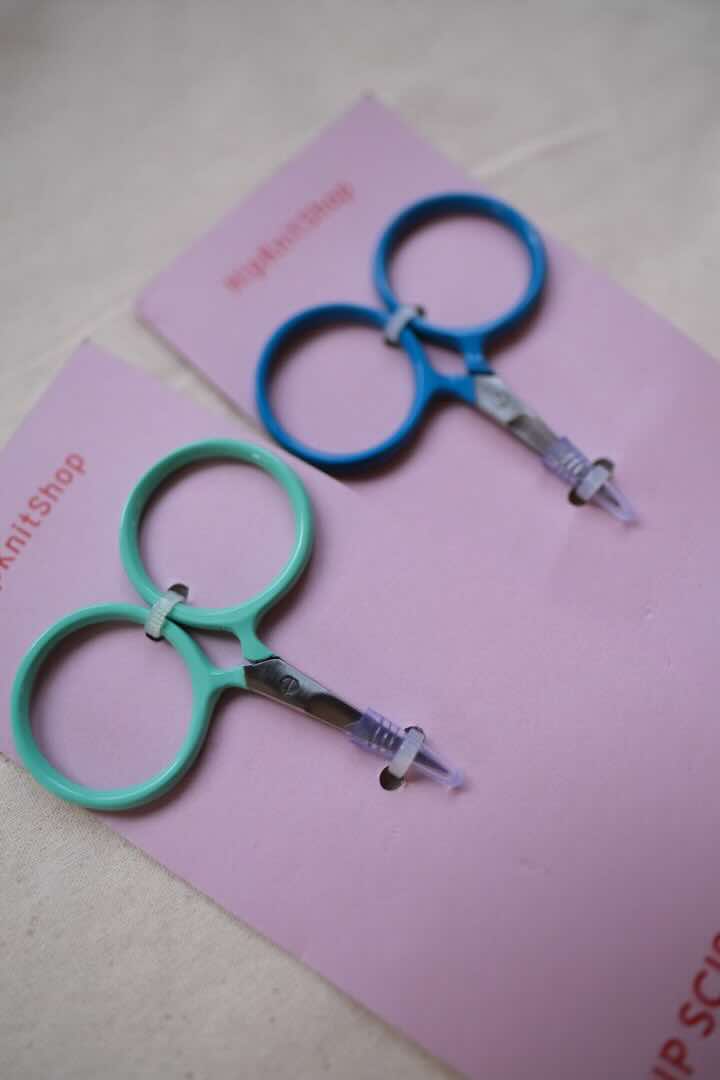 Knitting scissors in. Small scissors for knitting / craft / art / embroidery. Small scissors airplane webshop