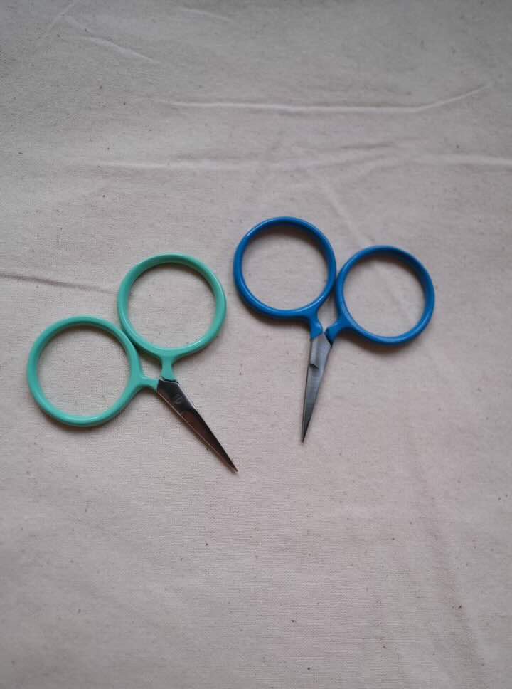 Knitting scissors in. Small scissors for knitting / craft / art / embroidery. Small scissors airplane webshop