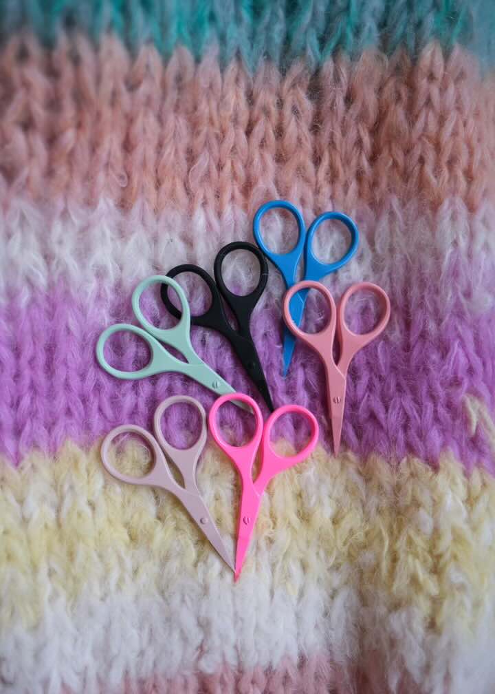 Knitting scissors in. Small scissors for knitting / craft / art / embroidery. Small scissors airplane webshop