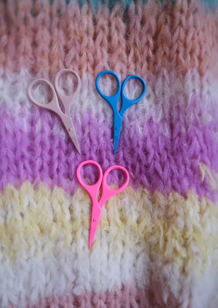 mini Knitting scissors in. Small scissors for knitting / craft / art / embroidery. Small scissors airplane webshop