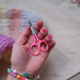 Knitting scissors in. Small scissors for knitting / craft / art / embroidery. Small scissors airplane webshop