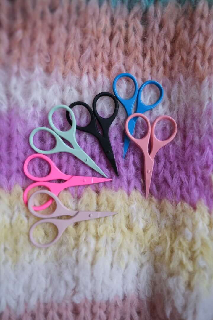 Knitting scissors in. Small scissors for knitting / craft / art / embroidery. Small scissors airplane webshop