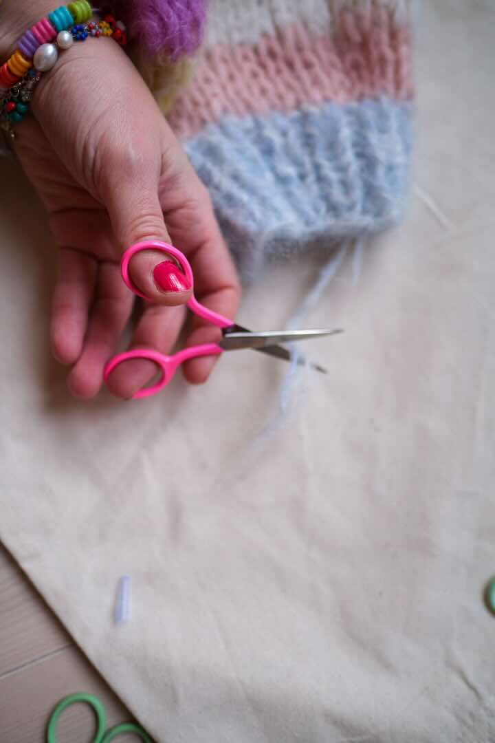 Knitting scissors in. Small scissors for knitting / craft / art / embroidery. Small scissors airplane webshop